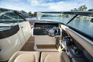 2016 Sea Ray 350 SLX thumbnail 30
