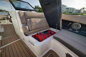 2016 Sea Ray 350 SLX thumbnail 11