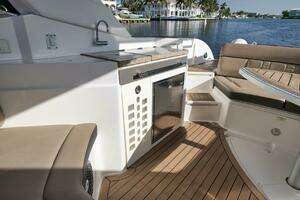2016 Sea Ray 350 SLX thumbnail 18