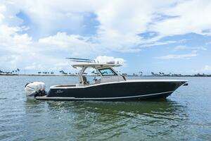  2018 Scout 355 LXF Yacht For Sale in Dunedin FL