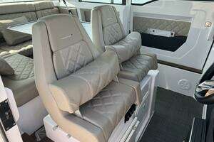 2022 Axopar 37 XC CROSS CABIN thumbnail 35