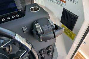 2022 Axopar 37 XC CROSS CABIN thumbnail 32