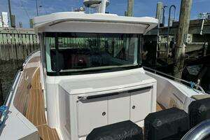2022 Axopar 37 XC CROSS CABIN thumbnail 12