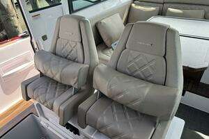 2022 Axopar 37 XC CROSS CABIN thumbnail 34