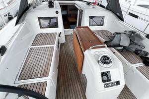 SILVER GIRL 41ft Jeanneau Yacht For Sale