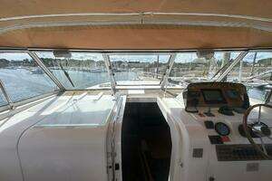 2002 Mainship Pilot 34 thumbnail 12