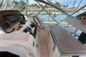 2002 Mainship Pilot 34 thumbnail 16