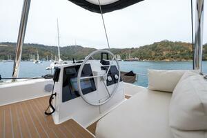 Catamaran Bali 4.8 Helm