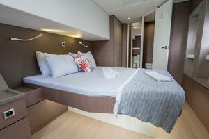 Catamaran Bali 4.8 guest cabin
