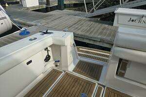 2001 Tiara Yachts 3800 Express thumbnail 15