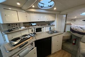 Low Fuss 33ft Maxum Yacht For Sale