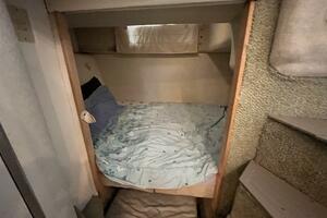 Low Fuss 33ft Maxum Yacht For Sale