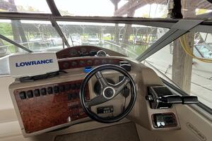 Low Fuss 33ft Maxum Yacht For Sale