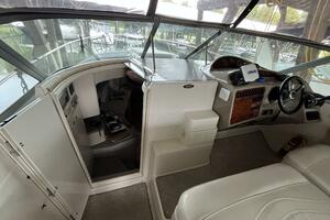 Low Fuss 33ft Maxum Yacht For Sale