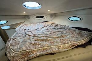 Low Fuss 33ft Maxum Yacht For Sale