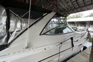 Low Fuss 33ft Maxum Yacht For Sale
