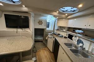 Low Fuss 33ft Maxum Yacht For Sale