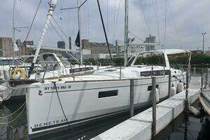 2023 Beneteau Oceanis 38.1 thumbnail 2