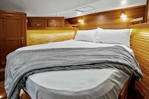 2019 Sabre 48 Flybridge HIGHLANDER