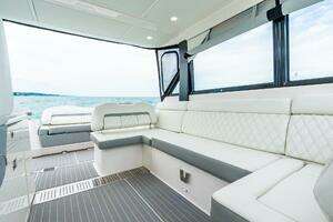 2022 Regal 36 Grande Coupe thumbnail 34