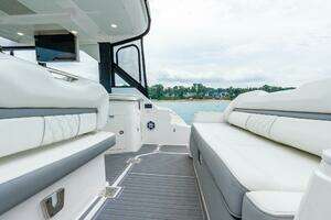 2022 Regal 36 Grande Coupe thumbnail 45