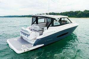 2022 Regal 36 Grande Coupe thumbnail 11