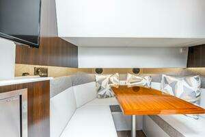 2021 Cruisers Yachts thumbnail 35