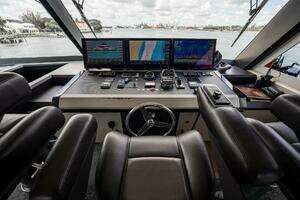 2021 Ocean Alexander 27 Explorer thumbnail 21