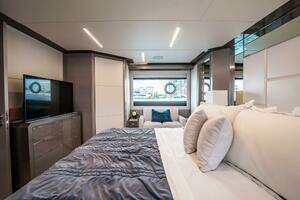 2021 Ocean Alexander 27 Explorer thumbnail 31