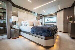 2021 Ocean Alexander 27 Explorer thumbnail 38