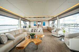 2021 Ocean Alexander 27 Explorer thumbnail 6
