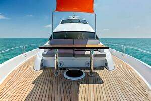 2006 Lazzara Yachts 84 Skylounge thumbnail 11