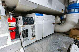 2006 Lazzara Yachts 84 Skylounge thumbnail 87