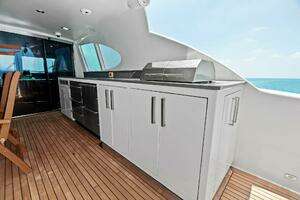 2006 Lazzara Yachts 84 Skylounge thumbnail 38