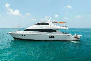 2006 Lazzara Yachts 84 Skylounge thumbnail 7