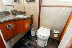 2006 Lazzara Yachts 84 Skylounge thumbnail 35