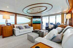 2006 Lazzara Yachts 84 Skylounge thumbnail 4