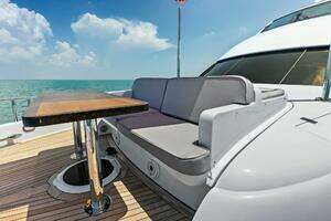 2006 Lazzara Yachts 84 Skylounge thumbnail 12