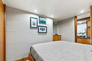 2006 Lazzara Yachts 84 Skylounge thumbnail 62