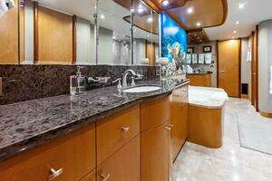 2006 Lazzara Yachts 84 Skylounge thumbnail 56