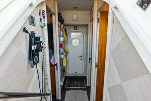 2006 Lazzara Yachts 84 Skylounge thumbnail 79