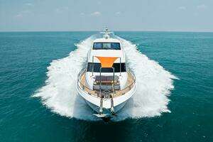 2006 Lazzara Yachts 84 Skylounge thumbnail 15