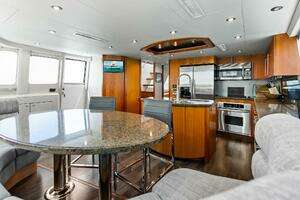 2006 Lazzara Yachts 84 Skylounge thumbnail 5