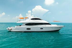 2006 Lazzara 84 Skylounge Voyager
