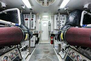 2006 Lazzara Yachts 84 Skylounge thumbnail 85