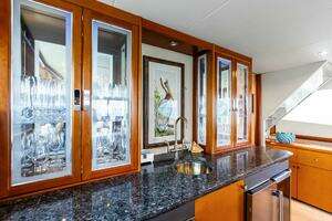 2006 Lazzara Yachts 84 Skylounge thumbnail 25