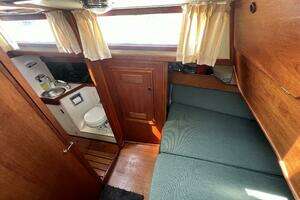 1984 Sabre 38 thumbnail 26