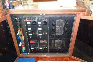 1987 Hatteras 70 Cockpit Motor Yacht thumbnail 41