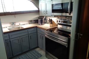 Ivory Lady 70ft Hatteras Yacht For Sale