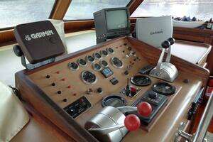 1987 Hatteras 70 Cockpit Motor Yacht thumbnail 45